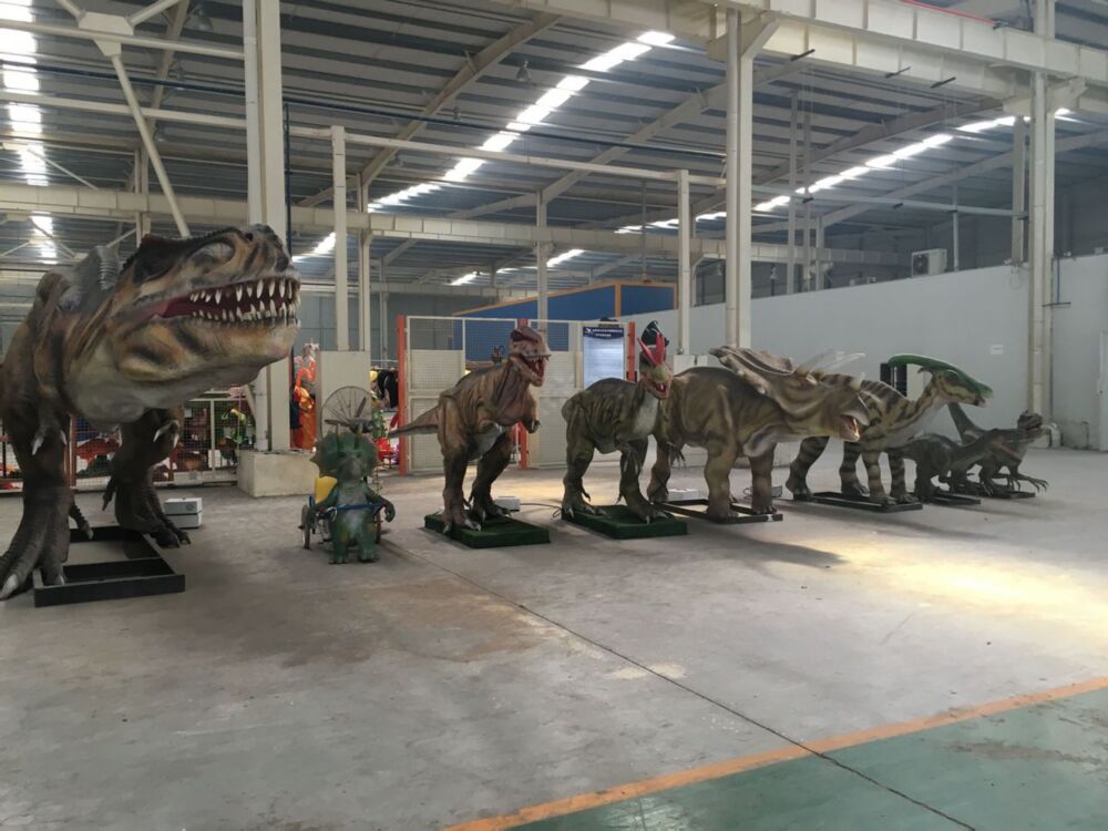 自贡仿真恐龙在非遗灯会上是如何融入盐帮文化的？